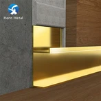 Popločane letvice s kromiranim ukrasima